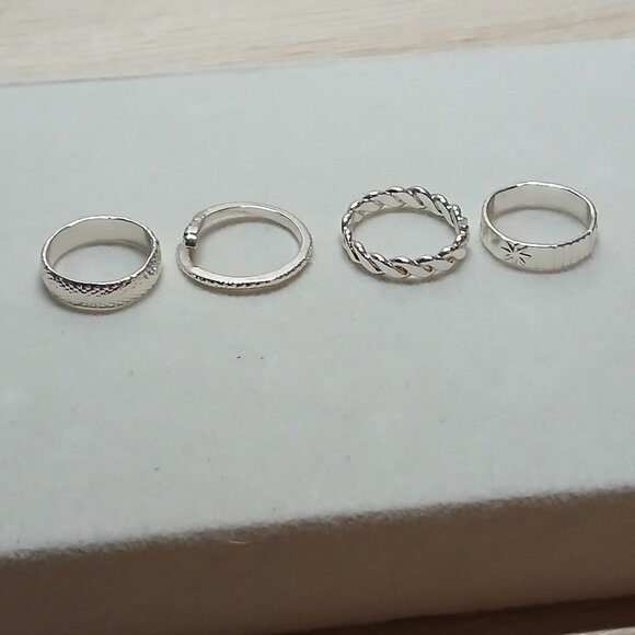 NWOT Set of 4 Fashion Jewelry Silver/White Tone Slim Womens Rings Adjust. #4 - Picture 9 of 11